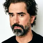 Hamish Linklater profile